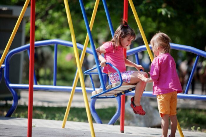 Значение детских площадок для физического и психологического развития: игра, рост и открытия