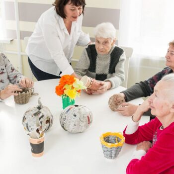 Дома престарелых: особенности ухода и позитивные аспекты